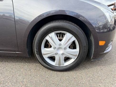 Used 2014 Chevrolet Cruze LS FWD image 18
