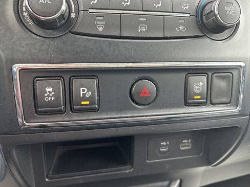 Used 2022 Nissan Titan SV image 42