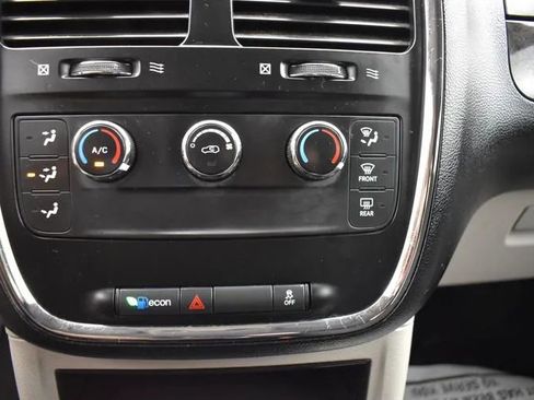 Used 2012 Dodge Grand Caravan American Value Package FWD image 28