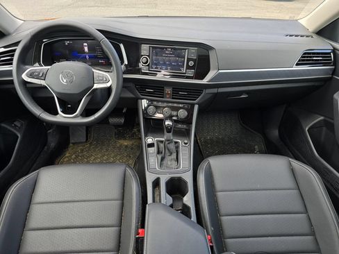 Used 2024 Volkswagen Jetta SE FWD image 5