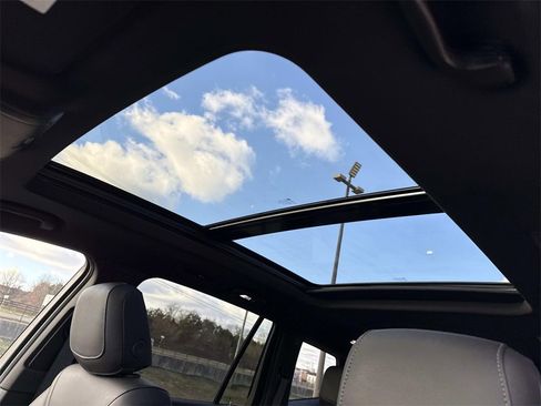 New 2025 Cadillac XT6 Luxury image 16