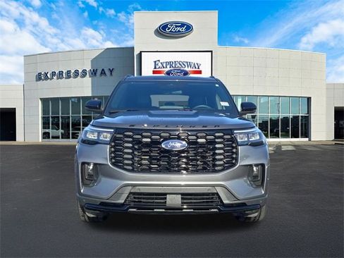 Used 2025 Ford Explorer ST-Line w/ ST-Line Street Pack image 3