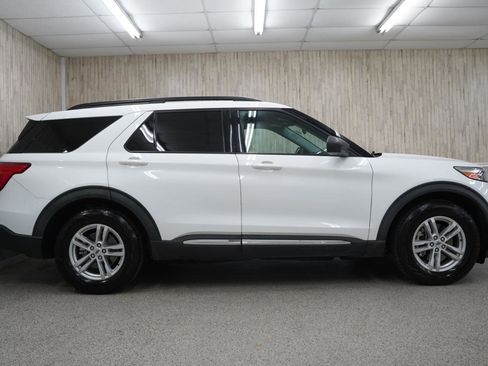 Used 2021 Ford Explorer XLT image 6