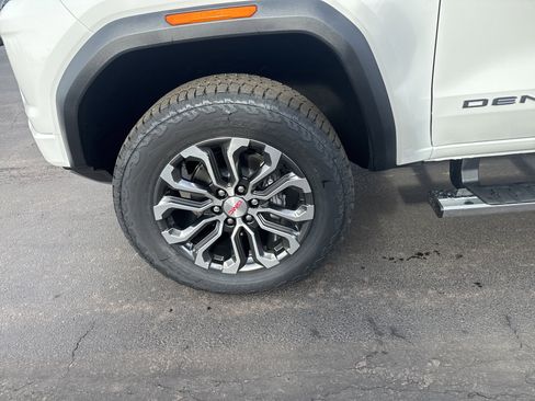 New 2026 GMC Canyon Denali image 11