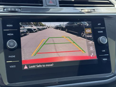 Certified 2023 Volkswagen Tiguan SE w/ Panoramic Sunroof Package FWD image 26
