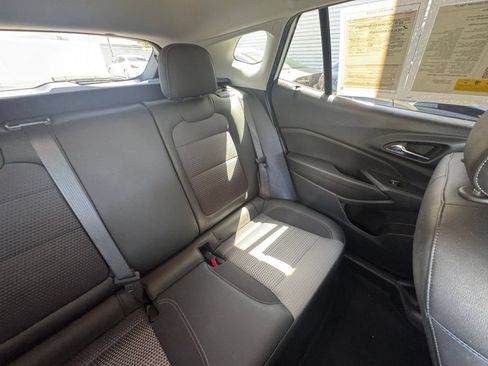 Used 2025 Chevrolet Trax LT FWD image 37