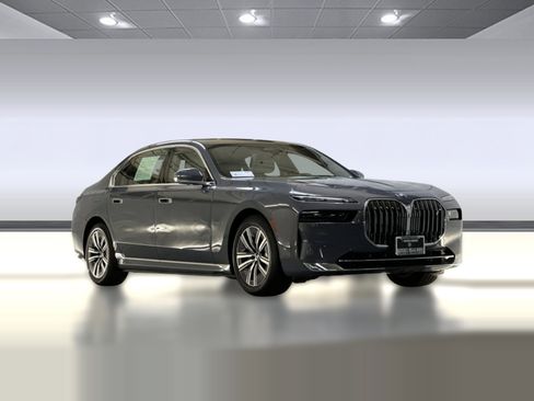 Used 2025 BMW i7 eDrive50 w/ Executive Package image 6