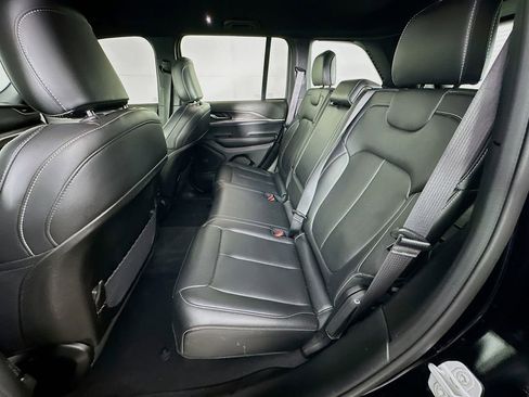 Used 2025 Jeep Grand Cherokee Limited w/ Black Appearance Package image 33