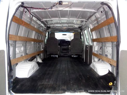 Used 2014 Ford E-250 and Econoline 250 w/ Power Group image 13