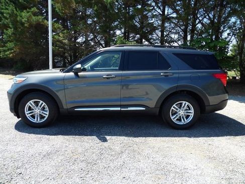 Used 2020 Ford Explorer XLT w/ Equipment Group 202A AWD/4WD image 2
