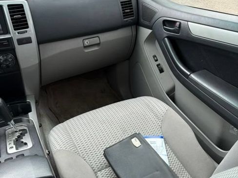 Used 2006 Toyota 4Runner SR5 RWD image 12