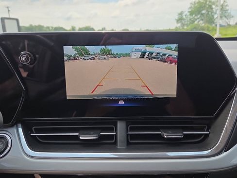 Used 2024 Chevrolet Trax LT w/ LT Convenience Package FWD image 23
