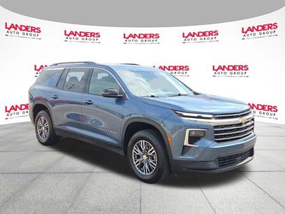 Used 2025 Chevrolet Traverse LT