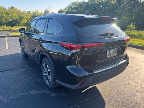 Used 2023 Toyota Highlander XLE FWD image 5
