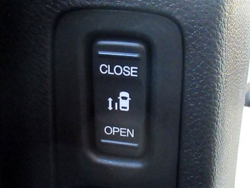 Used 2019 Honda Odyssey Elite image 17