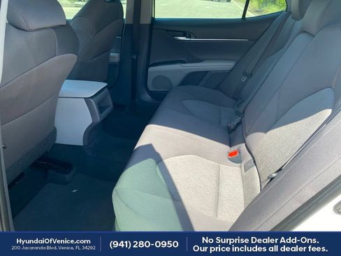 Used 2018 Toyota Camry LE FWD image 18