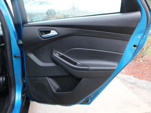 Used 2015 Ford Focus SE image 32