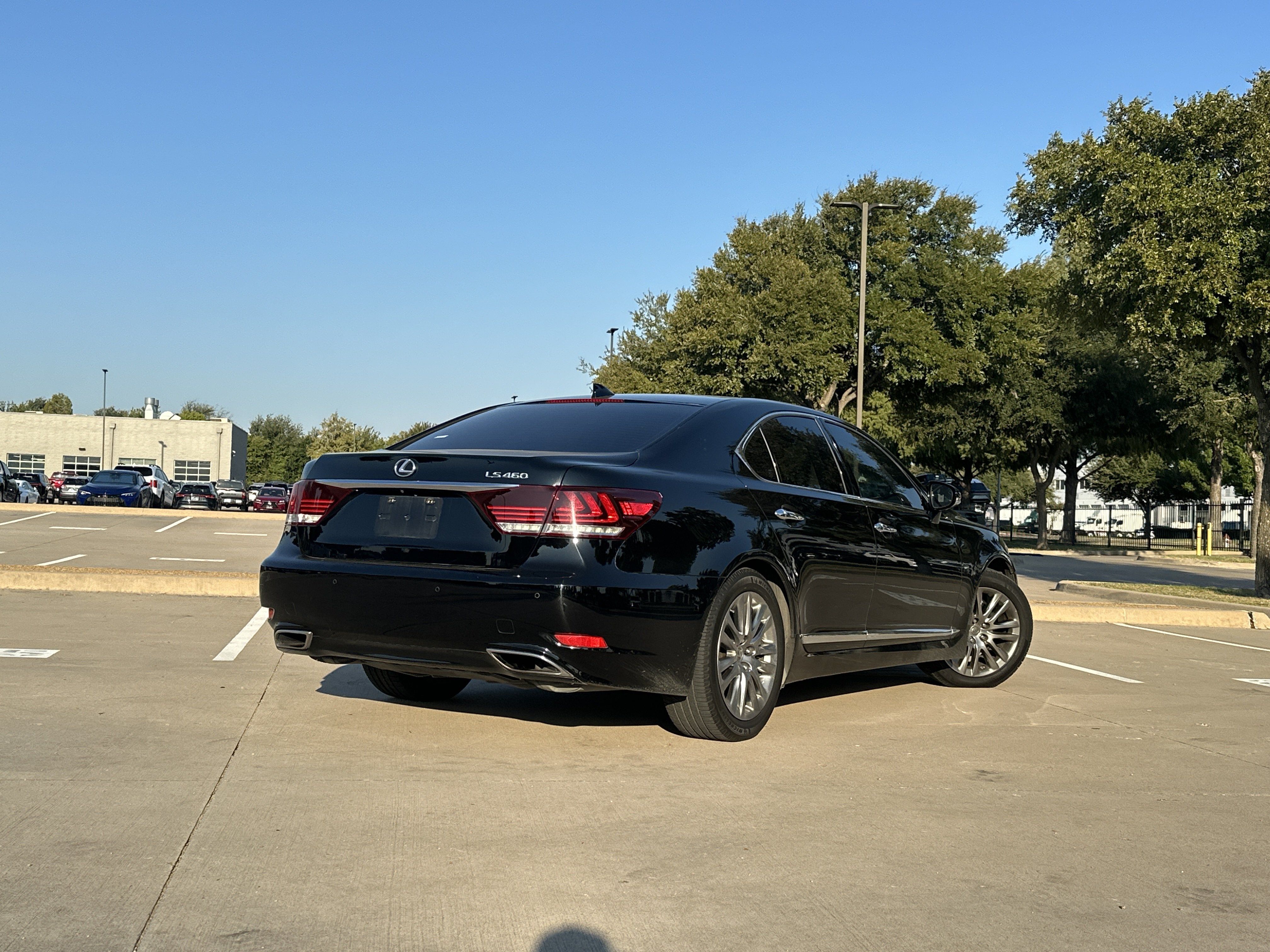 Used 2017 Lexus LS 460 w/ Comfort Package RWD image 2