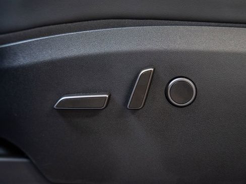 Used 2024 Tesla Model Y Long Range image 38