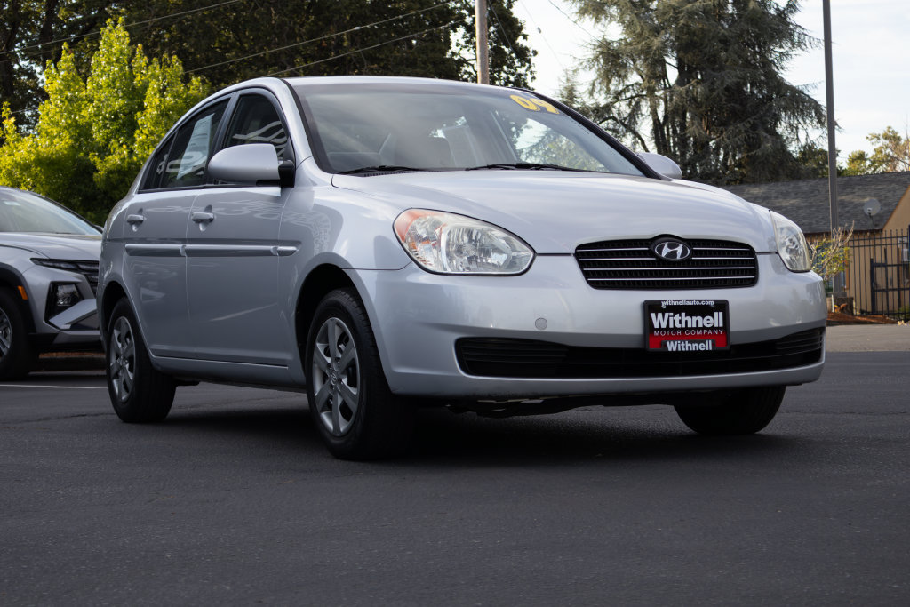 Used 2009 Hyundai Accent GLS FWD image 2