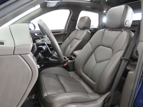 Certified 2024 Porsche Macan AWD/4WD image 5