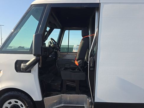 Used 2024 Chevrolet Brightdrop 600 w/ Commercial Equipment Package AWD/4WD image 5