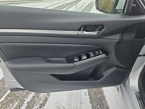 New 2025 Nissan Altima 2.5 SL image 17