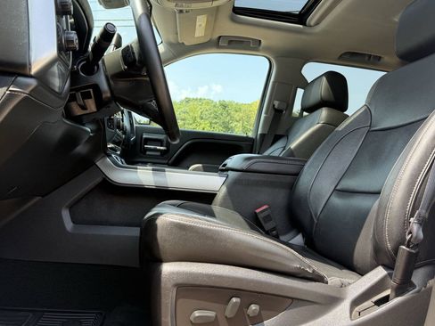Used 2017 Chevrolet Silverado 1500 LTZ Z71 w/ LTZ Plus Package AWD/4WD image 8