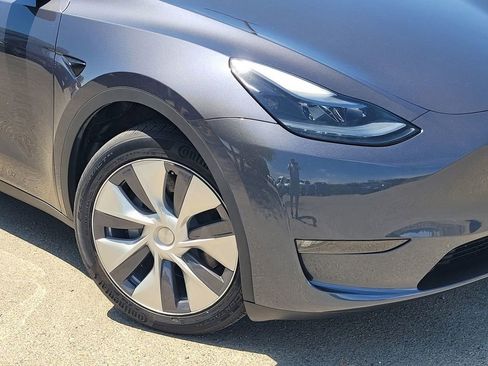 Used 2023 Tesla Model Y Long Range AWD/4WD image 9