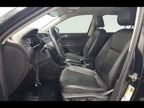 Used 2020 Volkswagen Tiguan SEL AWD/4WD image 3