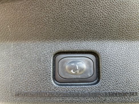 Used 2018 Ford Explorer XLT AWD/4WD image 10