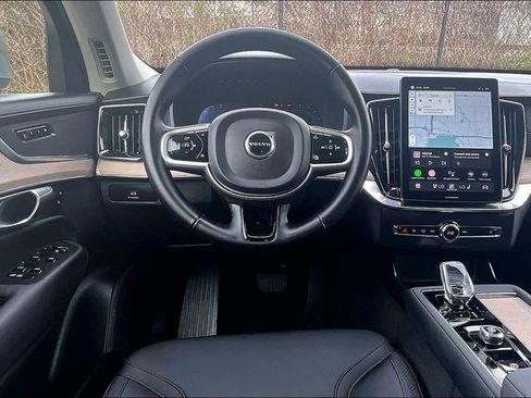 Certified 2025 Volvo XC90 B6 Plus image 8