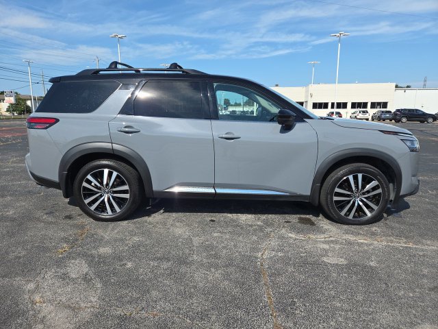 Used 2023 Nissan Pathfinder Platinum AWD/4WD image 9