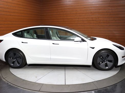 Used 2023 Tesla Model 3 Standard Range image 16