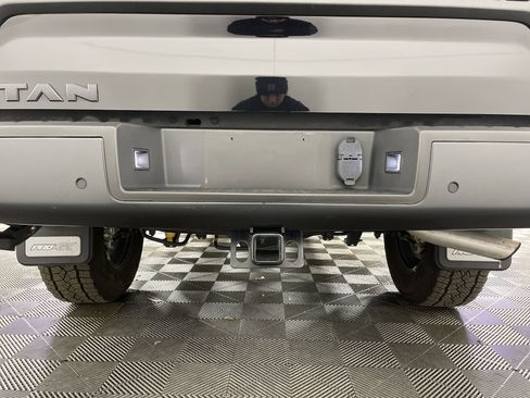 Used 2024 Nissan Titan PRO-4X w/ Pro-4x Convenience Package image 8