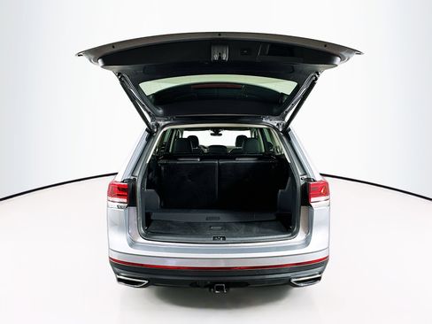 Used 2025 Volkswagen Atlas SE image 29