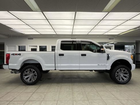 Used 2017 Ford F250 XLT image 4