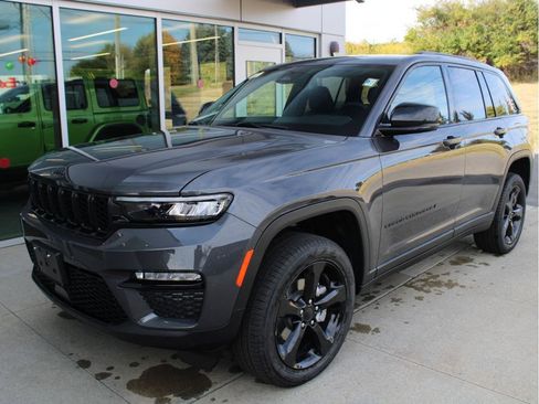 New 2025 Jeep Grand Cherokee Limited w/ Black Appearance Package image 5