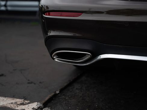 Used 2017 Mercedes-Benz E 300 4MATIC image 25