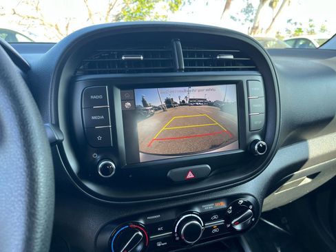 Used 2025 Kia Soul LX w/ LX Technology Package image 24