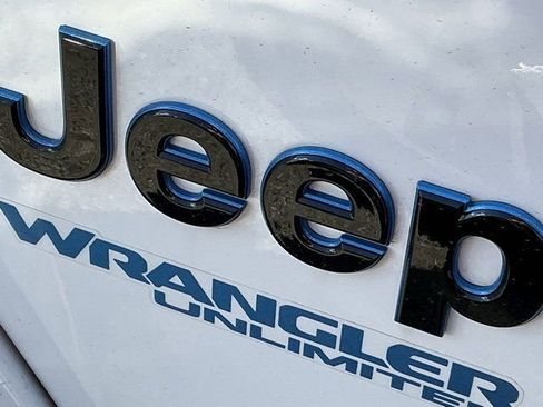 Used 2022 Jeep Wrangler Unlimited Sahara image 10