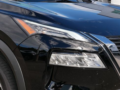 Used 2023 Nissan Rogue SV AWD/4WD image 16