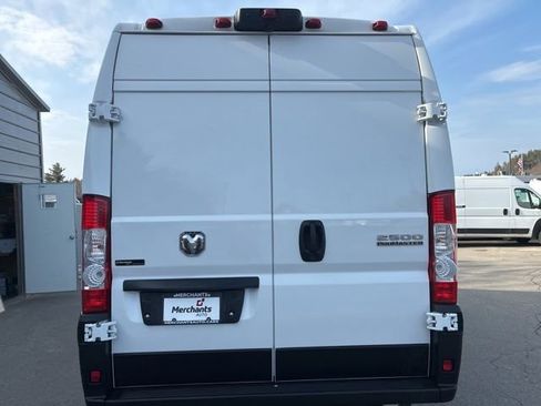 Used 2024 RAM ProMaster 2500 w/ Convenience Group image 6