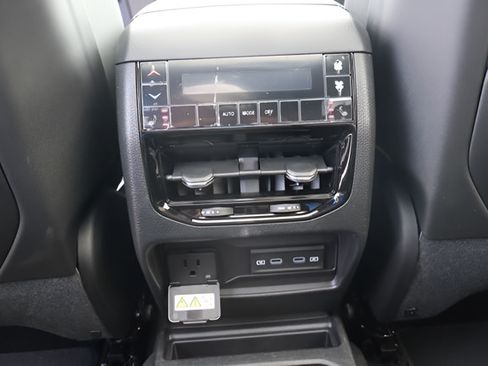 New 2026 Jeep Grand Cherokee L Limited w/ Limited Altitude Package AWD/4WD image 27