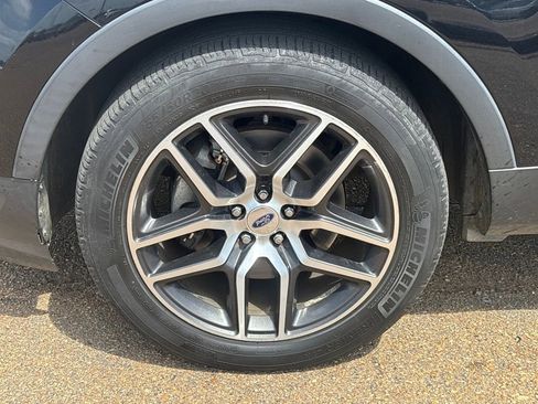 Used 2018 Ford Explorer Sport w/ Equipment Group 401A image 25