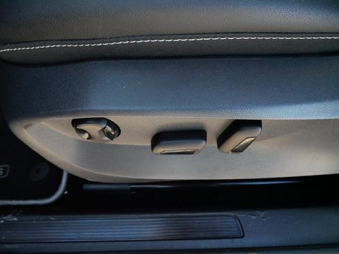 Certified 2022 Volkswagen Taos SE w/ Panoramic Sunroof Package image 20