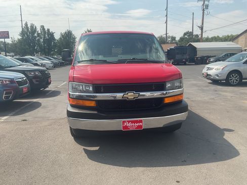 Used 2017 Chevrolet Express 2500 RWD image 3