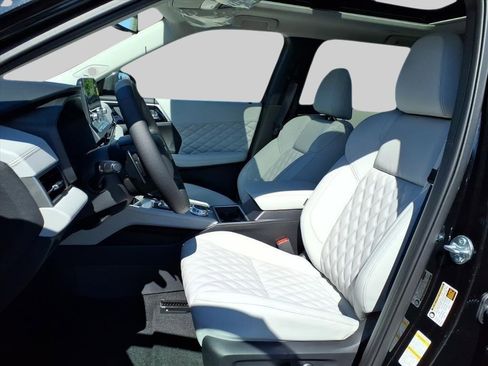 New 2025 Mitsubishi Outlander SEL image 15