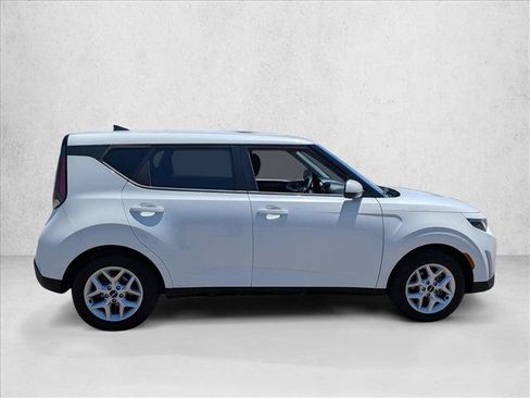 Used 2024 Kia Soul LX w/ Option Group 015 FWD image 4