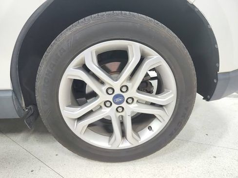 Used 2017 Ford Edge Titanium w/ Technology Package FWD image 13